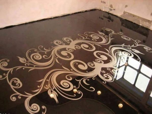 Porcelanato Líquido Desenhado Arabesco Preto e Dourado